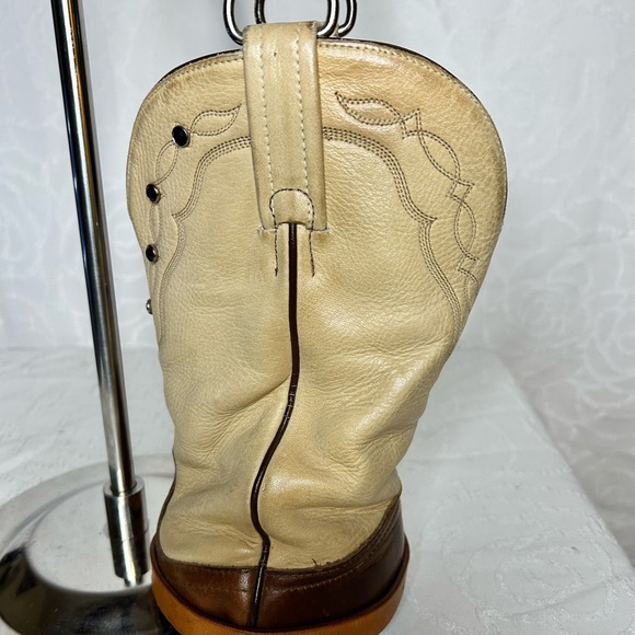 Vintage TONY LAMA Tan/Brown Leather Horse Hoof shaped Handbag w/ fur @ bottom. - Picture 3 of 15